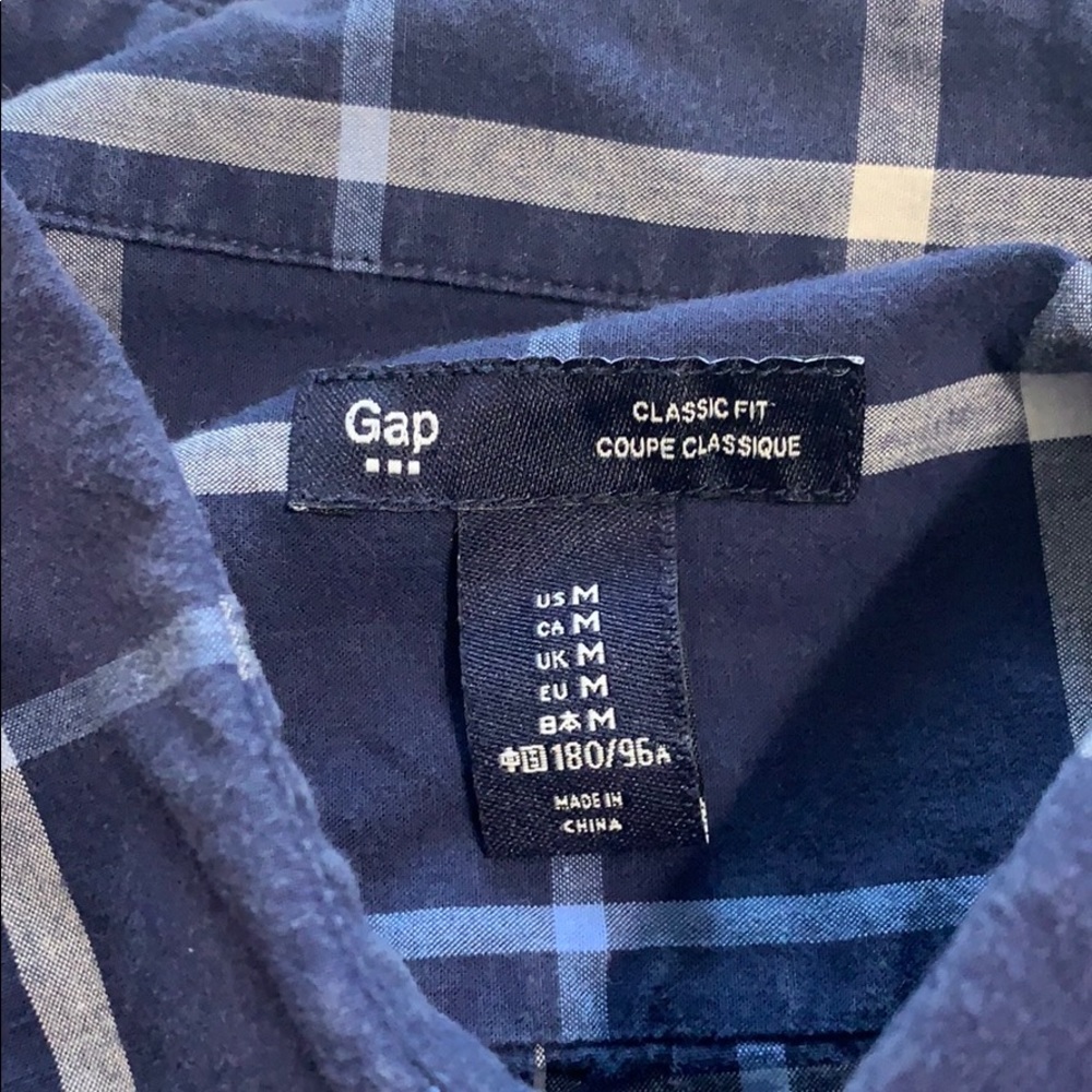 Gap Medium Classic Fit Button-Down - image 2